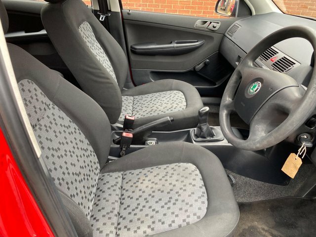 Skoda Fabia 1.2 Htp 12V Ambiente Red #8