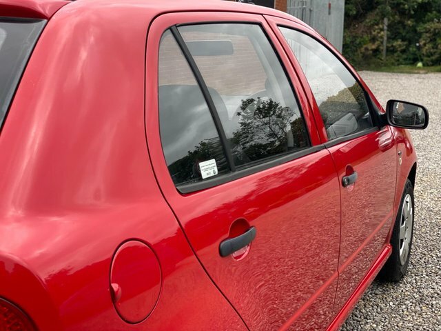 Skoda Fabia 1.2 Htp 12V Ambiente Red #24
