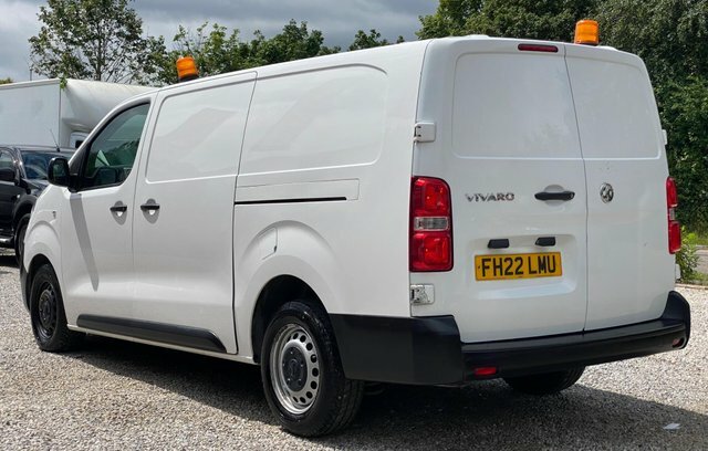 Vauxhall Vivaro Turbo D 3100 Dynamic FH22LMU White #4
