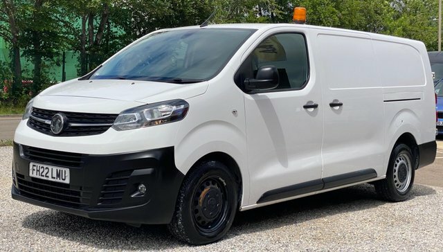 Vauxhall Vivaro Turbo D 3100 Dynamic FH22LMU White #2