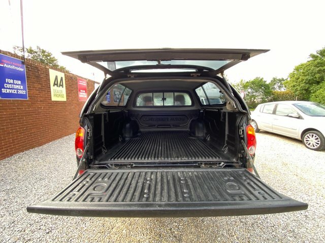 Mitsubishi L200 Pickup White #30