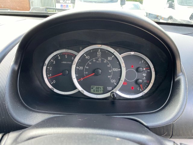 Mitsubishi L200 Pickup White #8