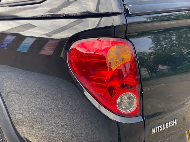 Mitsubishi L200 Pickup White #49