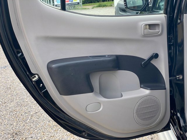 Mitsubishi L200 Pickup White #38