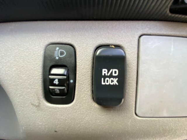 Mitsubishi L200 Pickup White #46