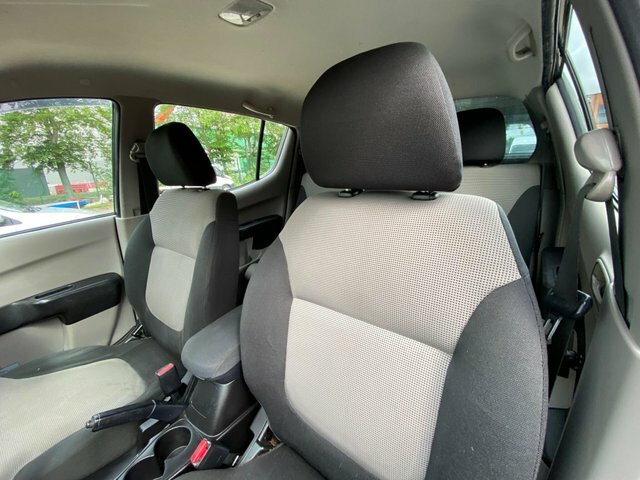 Mitsubishi L200 Pickup White #13