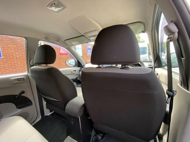 Mitsubishi L200 Pickup White #21