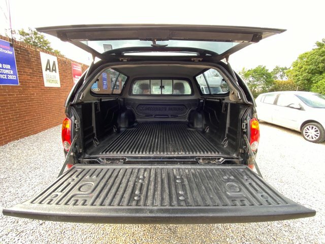 Mitsubishi L200 Pickup White #11