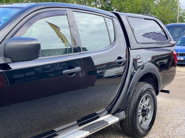 Mitsubishi L200 Pickup White #41