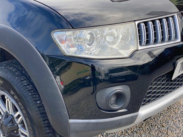 Mitsubishi L200 Pickup White #39