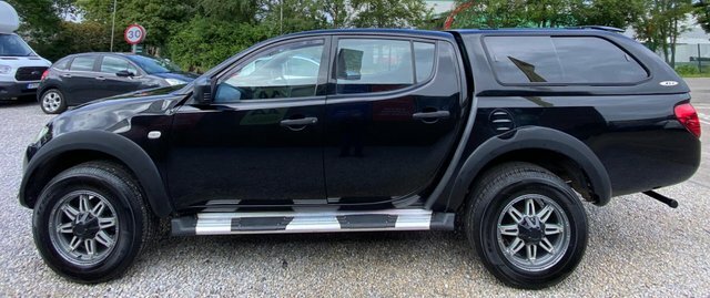 Mitsubishi L200 Pickup White #33