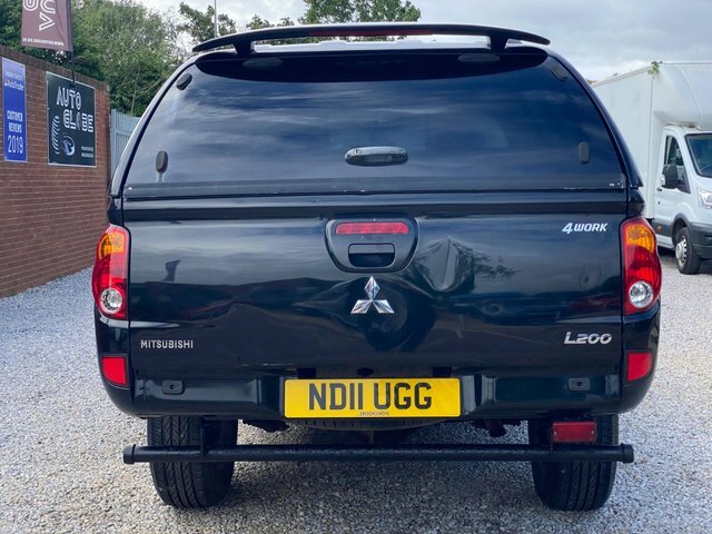 Mitsubishi L200 Pickup White #35