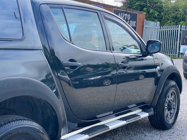 Mitsubishi L200 Pickup White #52