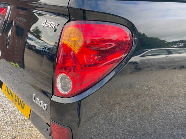Mitsubishi L200 Pickup White #53