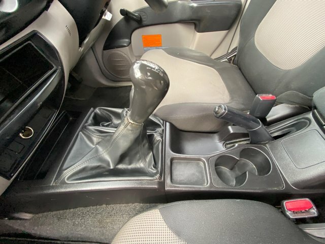 Mitsubishi L200 Pickup White #29