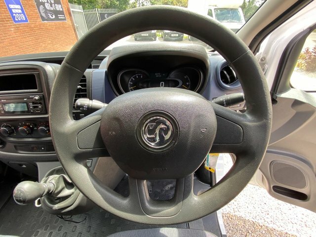 Vauxhall Vivaro Panel Van White #16
