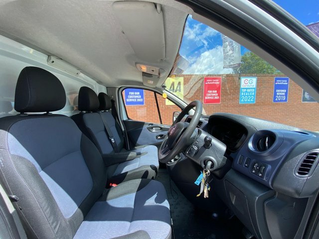 Vauxhall Vivaro Panel Van White #15