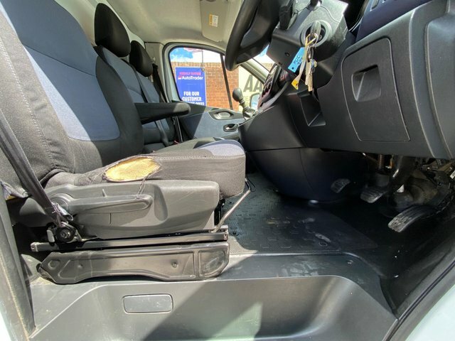 Vauxhall Vivaro Panel Van White #31