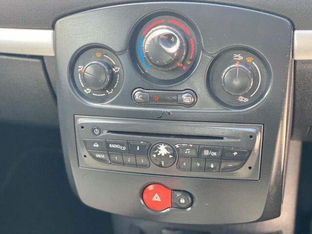 Renault Clio 1.1 I-music 75 Silver #9