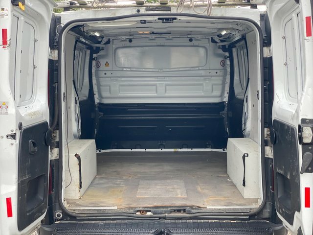 Vauxhall Vivaro 9 Seat Minibus White #37