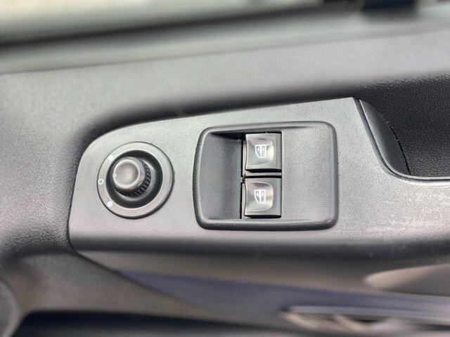 Vauxhall Vivaro 9 Seat Minibus White #23