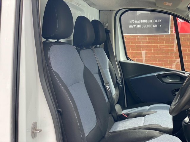 Vauxhall Vivaro 9 Seat Minibus White #8