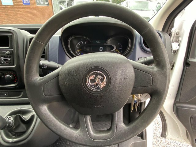 Vauxhall Vivaro 9 Seat Minibus White #6