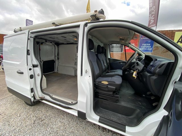 Vauxhall Vivaro 9 Seat Minibus White #17