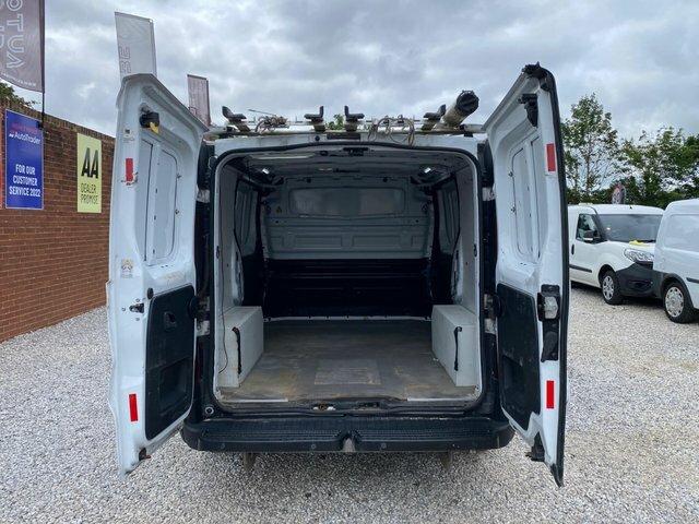 Vauxhall Vivaro 9 Seat Minibus White #38