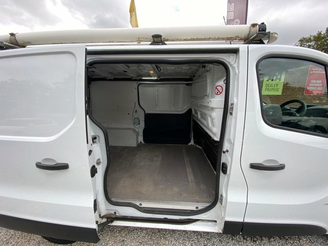 Vauxhall Vivaro 9 Seat Minibus White #32