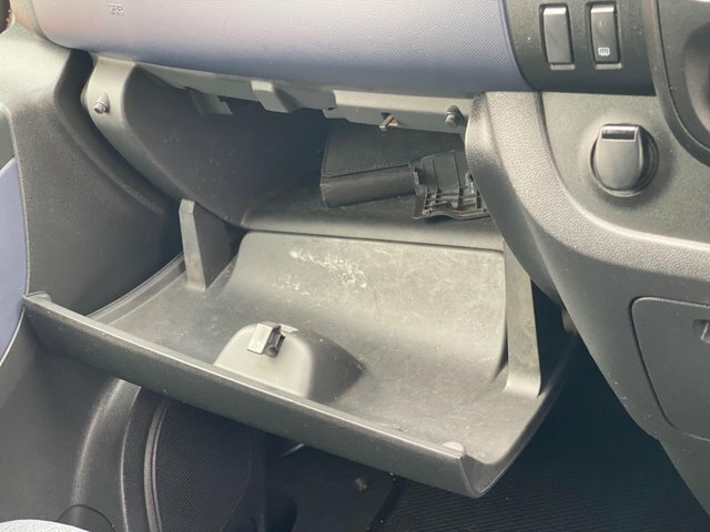 Vauxhall Vivaro 9 Seat Minibus White #41
