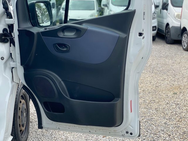 Vauxhall Vivaro 9 Seat Minibus White #34