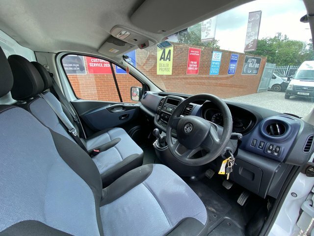 Vauxhall Vivaro 9 Seat Minibus White #2
