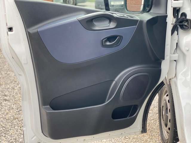 Vauxhall Vivaro 9 Seat Minibus White #40