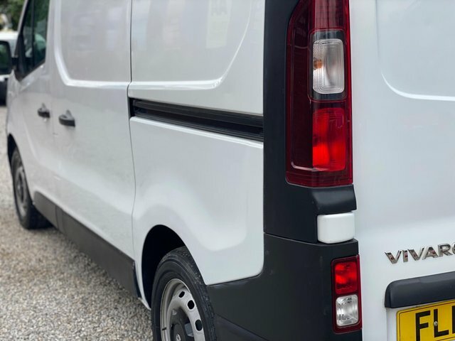 Vauxhall Vivaro 9 Seat Minibus White #18