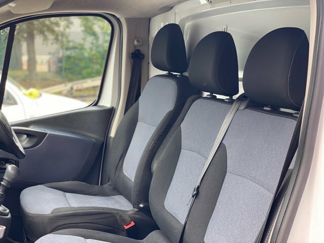 Vauxhall Vivaro 9 Seat Minibus White #30