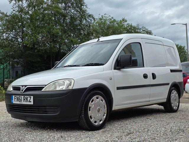 Vauxhall Combo 1700 16V Panel Van Red #2