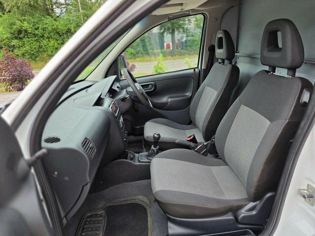 Vauxhall Combo 1700 16V Panel Van Red #6