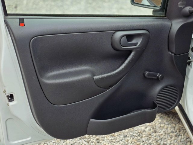 Vauxhall Combo 1700 16V Panel Van Red #33