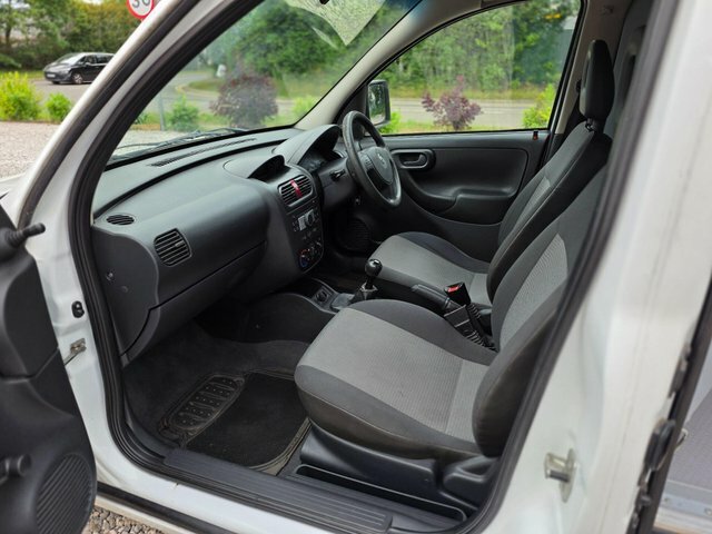 Vauxhall Combo 1700 16V Panel Van Red #32