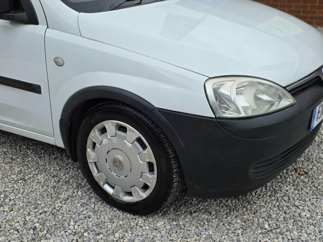 Vauxhall Combo 1700 16V Panel Van Red #19