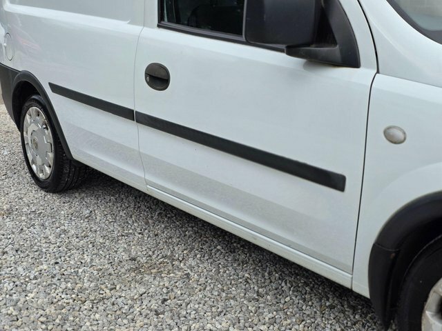 Vauxhall Combo 1700 16V Panel Van Red #18