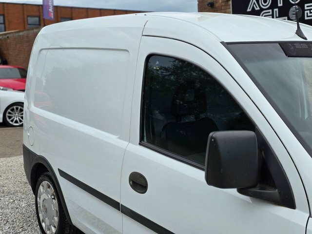 Vauxhall Combo 1700 16V Panel Van Red #17
