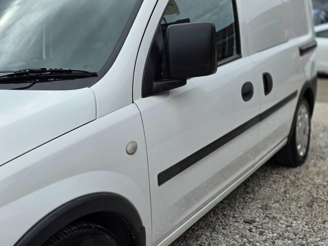Vauxhall Combo 1700 16V Panel Van Red #21