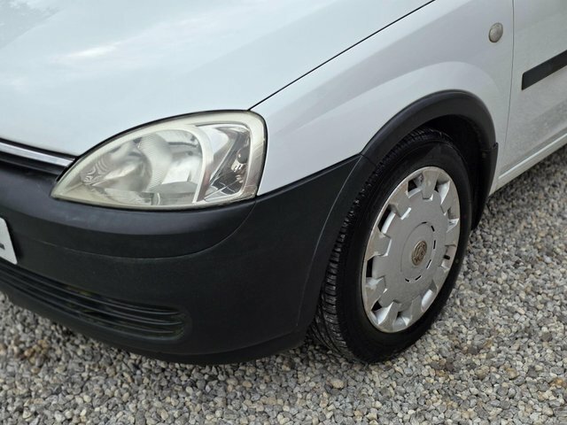 Vauxhall Combo 1700 16V Panel Van Red #22