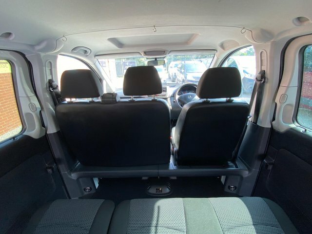 Mercedes-Benz Vito 111Cdi Van White #12