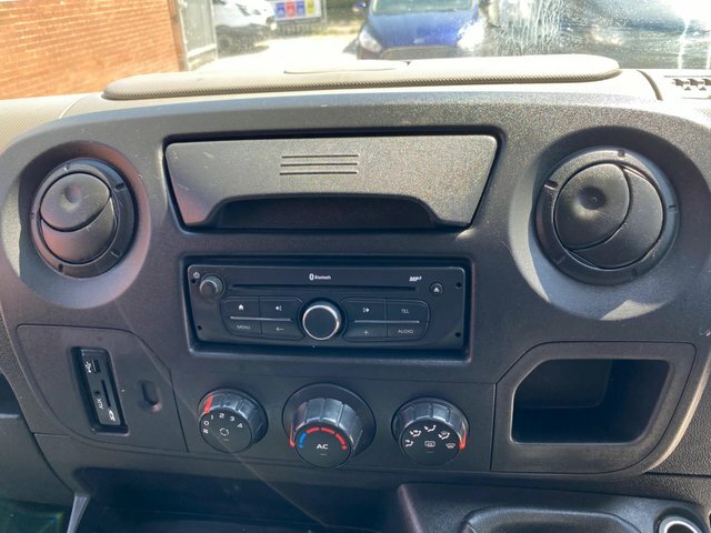 Renault Master 2.3 Lll35 Business 125 Bhp 3.5T L3 Lwb Dropside T White #26