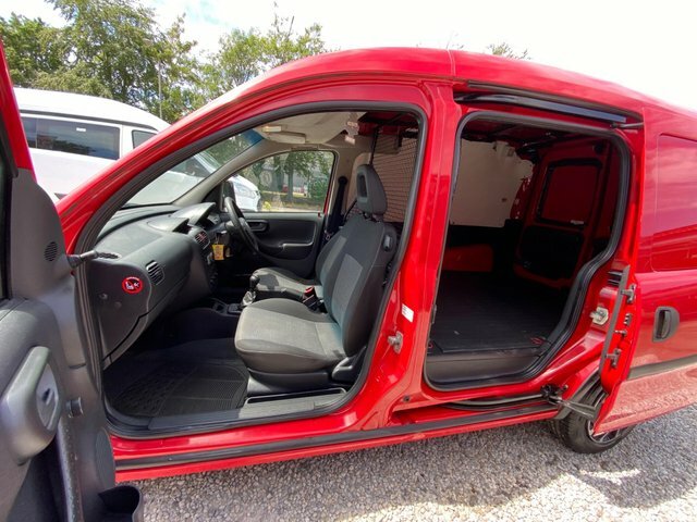 Vauxhall Combo Cdti 1700 16V Red #6