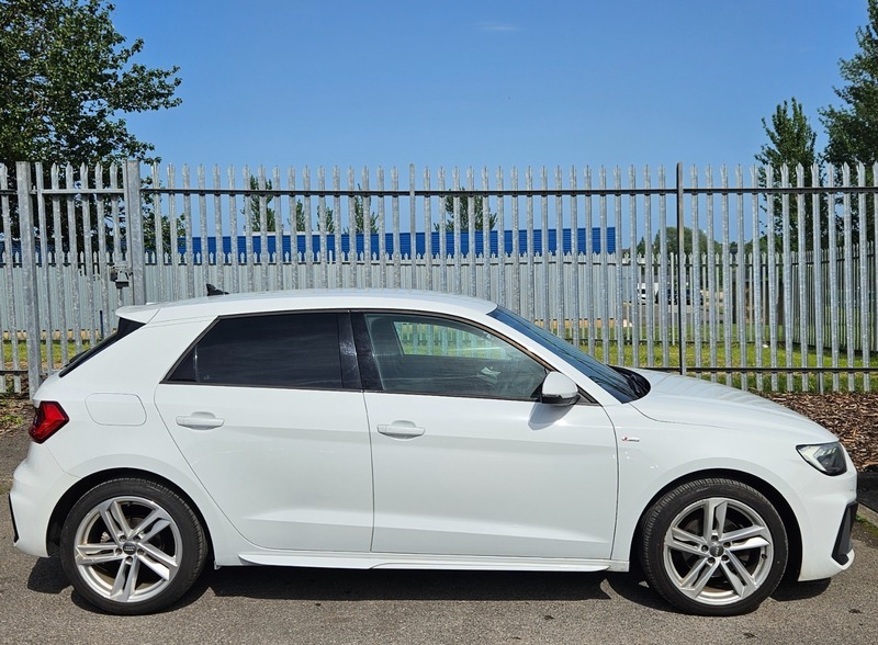 Audi A1 1.5 Tfsi 35 S KR19LXT White #2