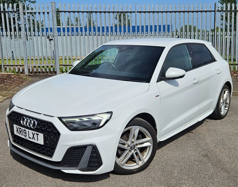 Audi A1 1.5 Tfsi 35 S KR19LXT White #3